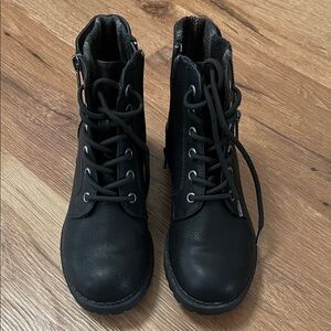 Jellypop lug sole ankle boots with plaid lining, NWT, size 6